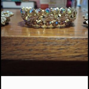 Vintage Gorgeous Aroura Borealis Gold Tone Bracelet With Clip On Earrings